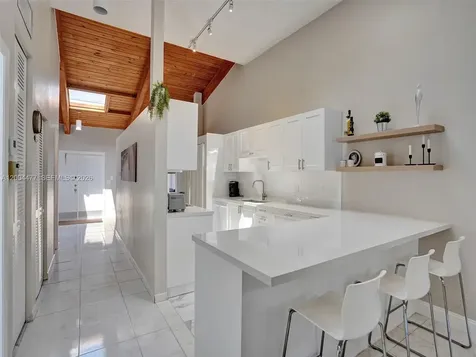 2667 S Parkview Drive Hallandale Beach FL 33009