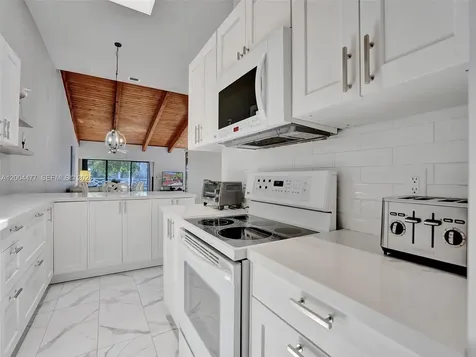 2667 S Parkview Drive Hallandale Beach FL 33009