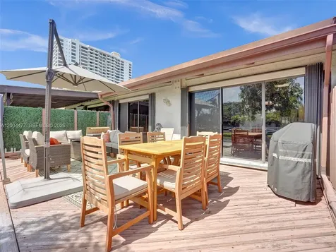 2667 S Parkview Drive Hallandale Beach FL 33009