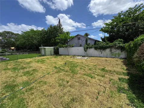 1846 NW 49th Street Miami FL 33142