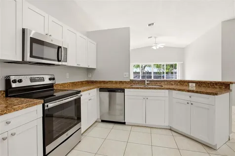 1414 E Harmony Lake Circle Davie FL 33324