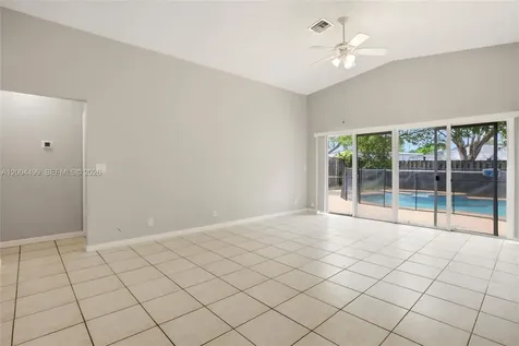 1414 E Harmony Lake Circle Davie FL 33324