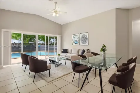 1414 E Harmony Lake Circle Davie FL 33324