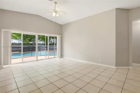 1414 E Harmony Lake Circle Davie FL 33324