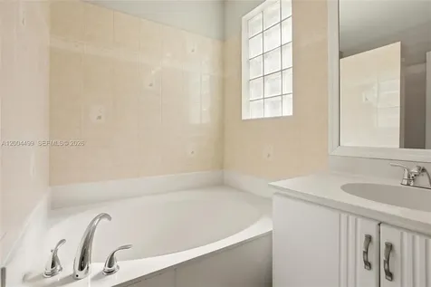 1414 E Harmony Lake Circle Davie FL 33324