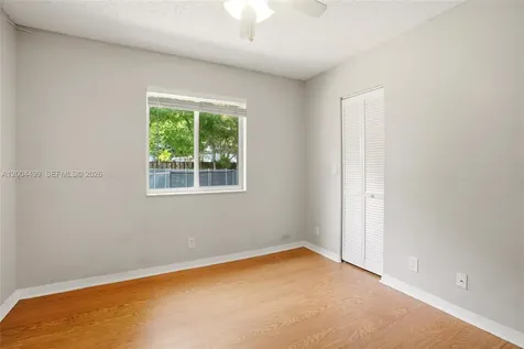 1414 E Harmony Lake Circle Davie FL 33324