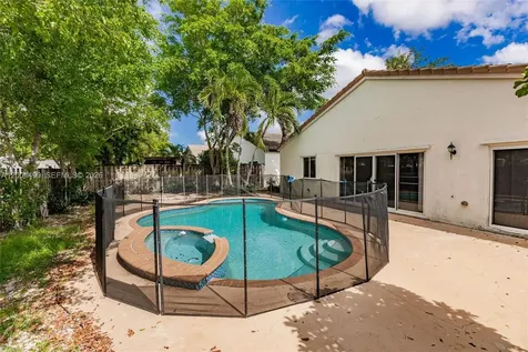 1414 E Harmony Lake Circle Davie FL 33324