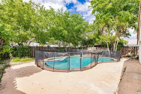 1414 E Harmony Lake Circle Davie FL 33324