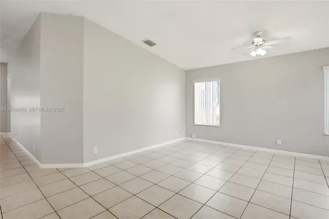 1414 E Harmony Lake Circle Davie FL 33324