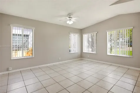 1414 E Harmony Lake Circle Davie FL 33324