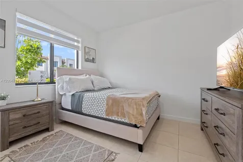 20655 NE 7th Place Miami FL 33179