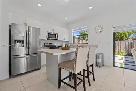 20655 NE 7th Place Miami FL 33179