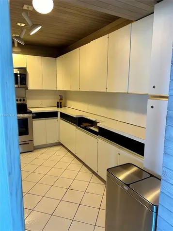100 Bayview Drive Sunny Isles Beach FL 33160