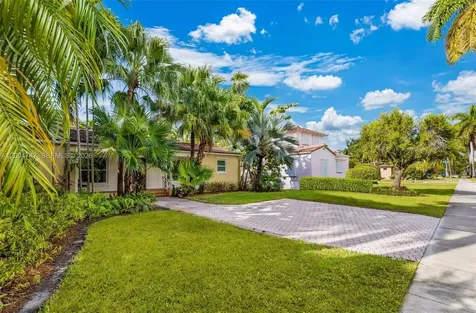 1050 Harrison Street Hollywood FL 33019