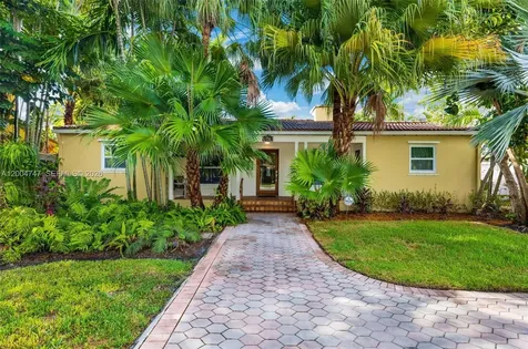 1050 Harrison Street Hollywood FL 33019