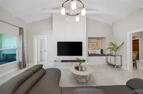 1050 Harrison Street Hollywood FL 33019