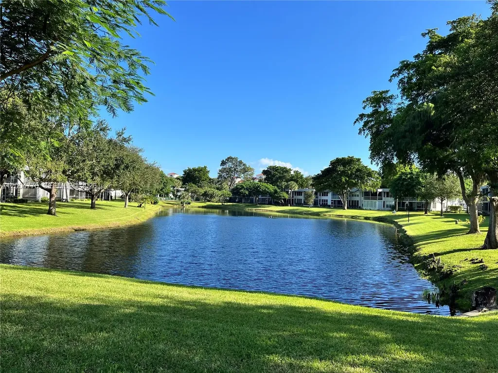4280 Oaks Terrace Pompano Beach FL 33069