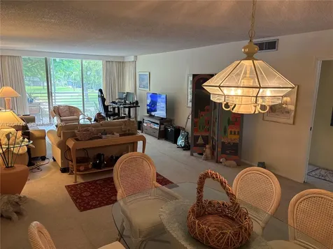 4280 Oaks Terrace Pompano Beach FL 33069