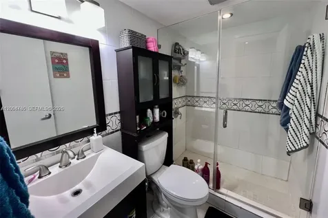 17530 NW 68th Avenue Hialeah FL 33015