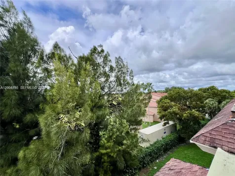 17530 NW 68th Avenue Hialeah FL 33015