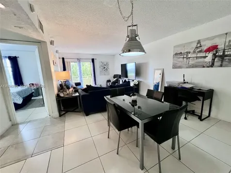17530 NW 68th Avenue Hialeah FL 33015