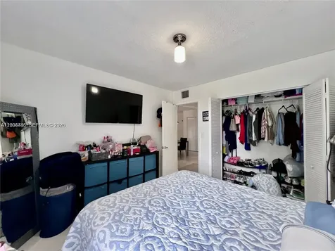 17530 NW 68th Avenue Hialeah FL 33015