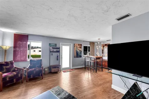 8370 NW 185th Street Hialeah FL 33015
