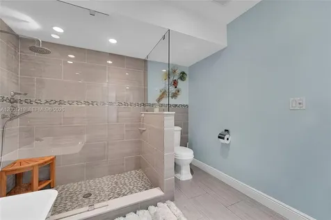 8370 NW 185th Street Hialeah FL 33015