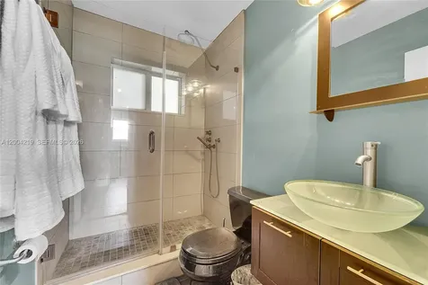 8370 NW 185th Street Hialeah FL 33015