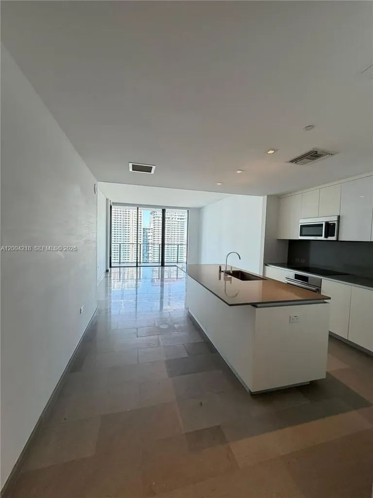 68 SE 6th Street Miami FL 33131