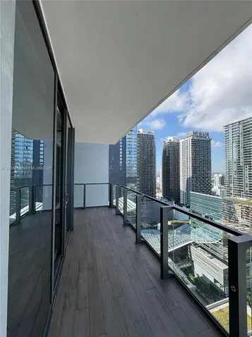 68 SE 6th Street Miami FL 33131