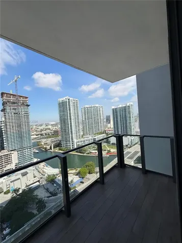 68 SE 6th Street Miami FL 33131