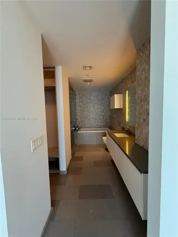 68 SE 6th Street Miami FL 33131
