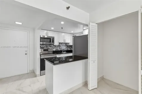 140 NW 14th Avenue Miami FL 33125