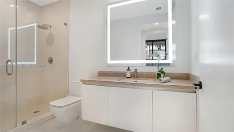 3034 Oak Avenue Miami FL 33133