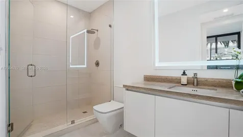 3034 Oak Avenue Miami FL 33133