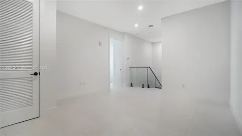 3034 Oak Avenue Miami FL 33133