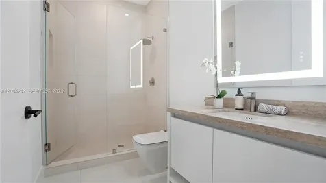 3034 Oak Avenue Miami FL 33133