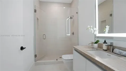 3034 Oak Avenue Miami FL 33133
