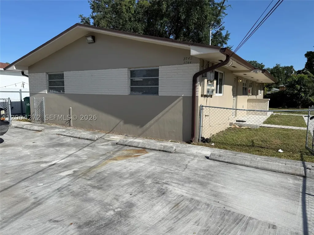 2742 NW 49th Street Miami FL 33142