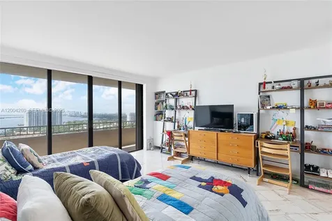 11113 Biscayne Boulevard Miami FL 33181