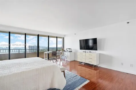 11113 Biscayne Boulevard Miami FL 33181