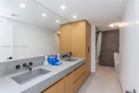 20191 E Country Club Drive Aventura FL 33180