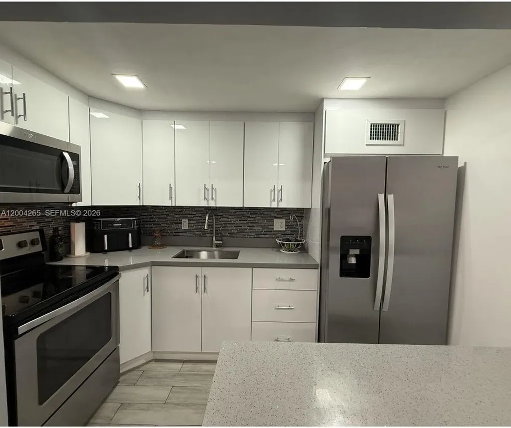 5767 Washington Street Hollywood FL 33023