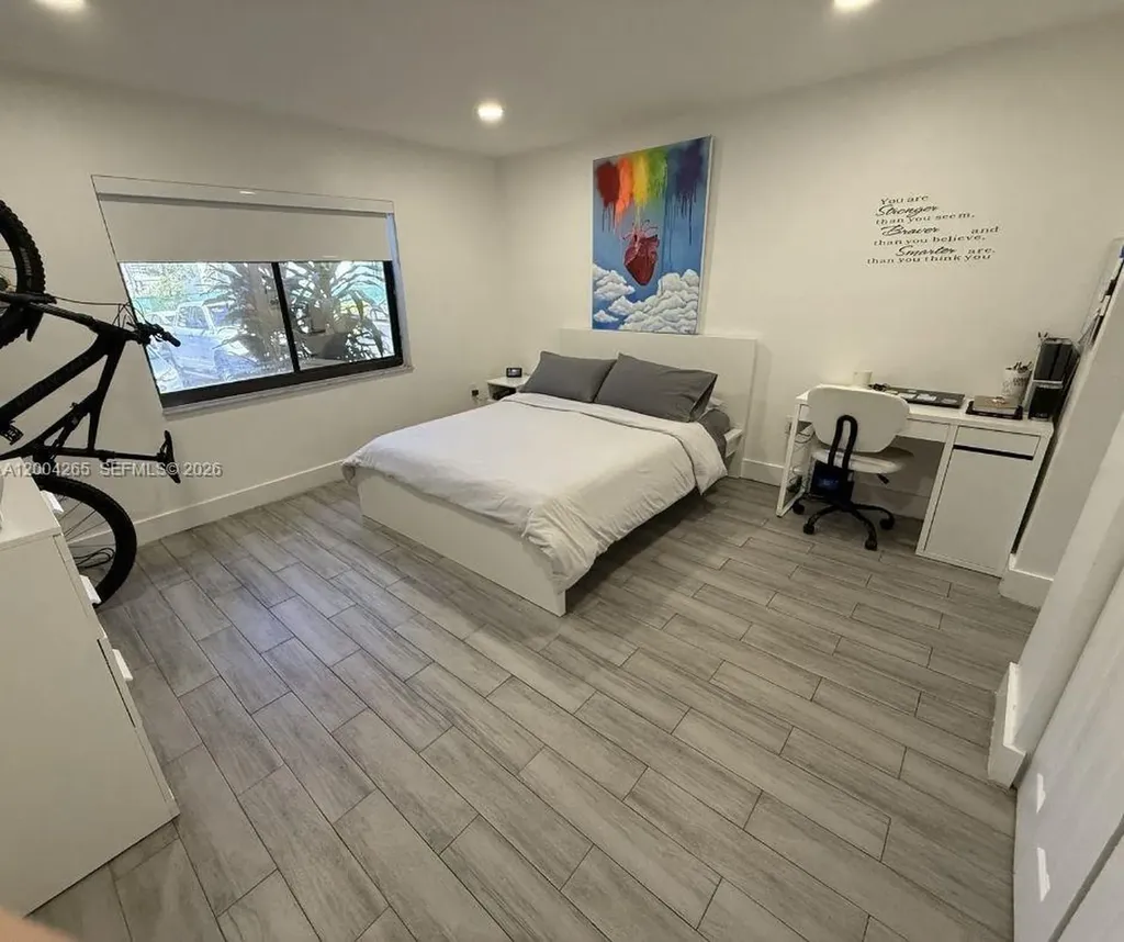 5767 Washington Street Hollywood FL 33023