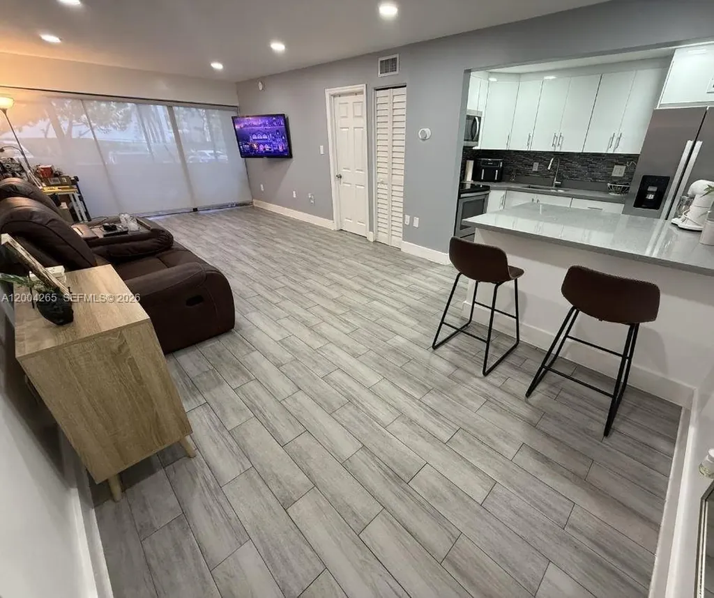 5767 Washington Street Hollywood FL 33023