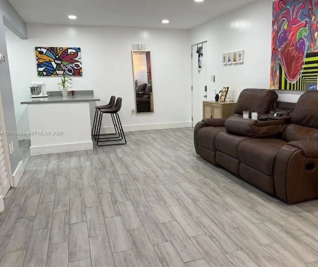 5767 Washington Street Hollywood FL 33023