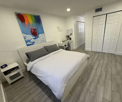 5767 Washington Street Hollywood FL 33023