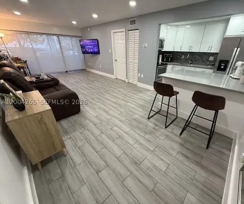 5767 Washington Street Hollywood FL 33023