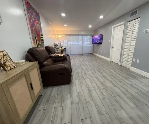 5767 Washington Street Hollywood FL 33023